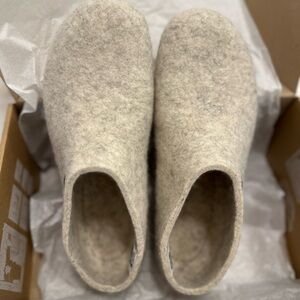 Wildling Nelus Light Grey Slippers